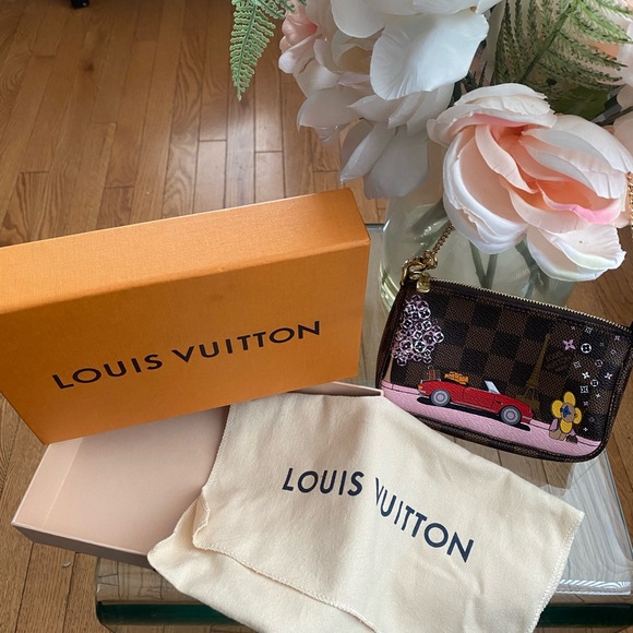Louis Vuitton Mini Pochette
Christmas 2019 - Picture 2 of 2